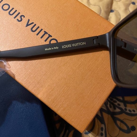 Loui Vuitton Sunglasses - Picture 10 of 12